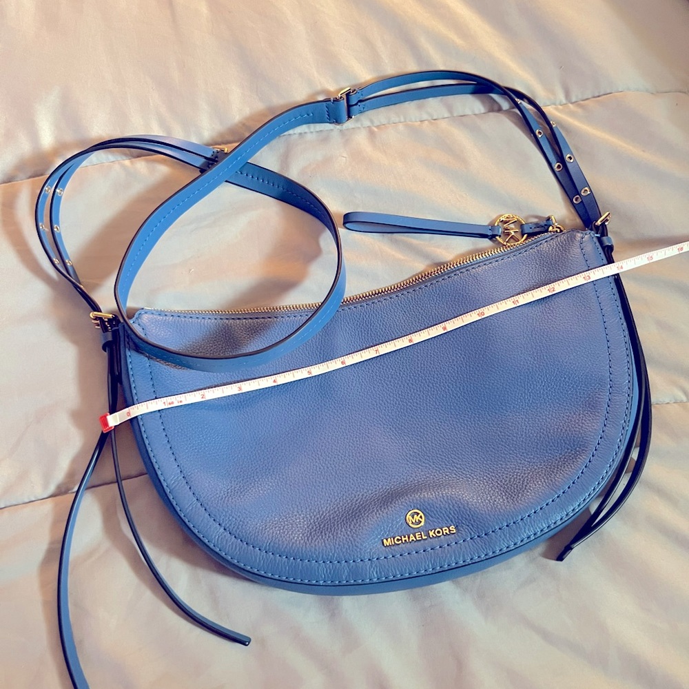 EUC. MK Crossbody